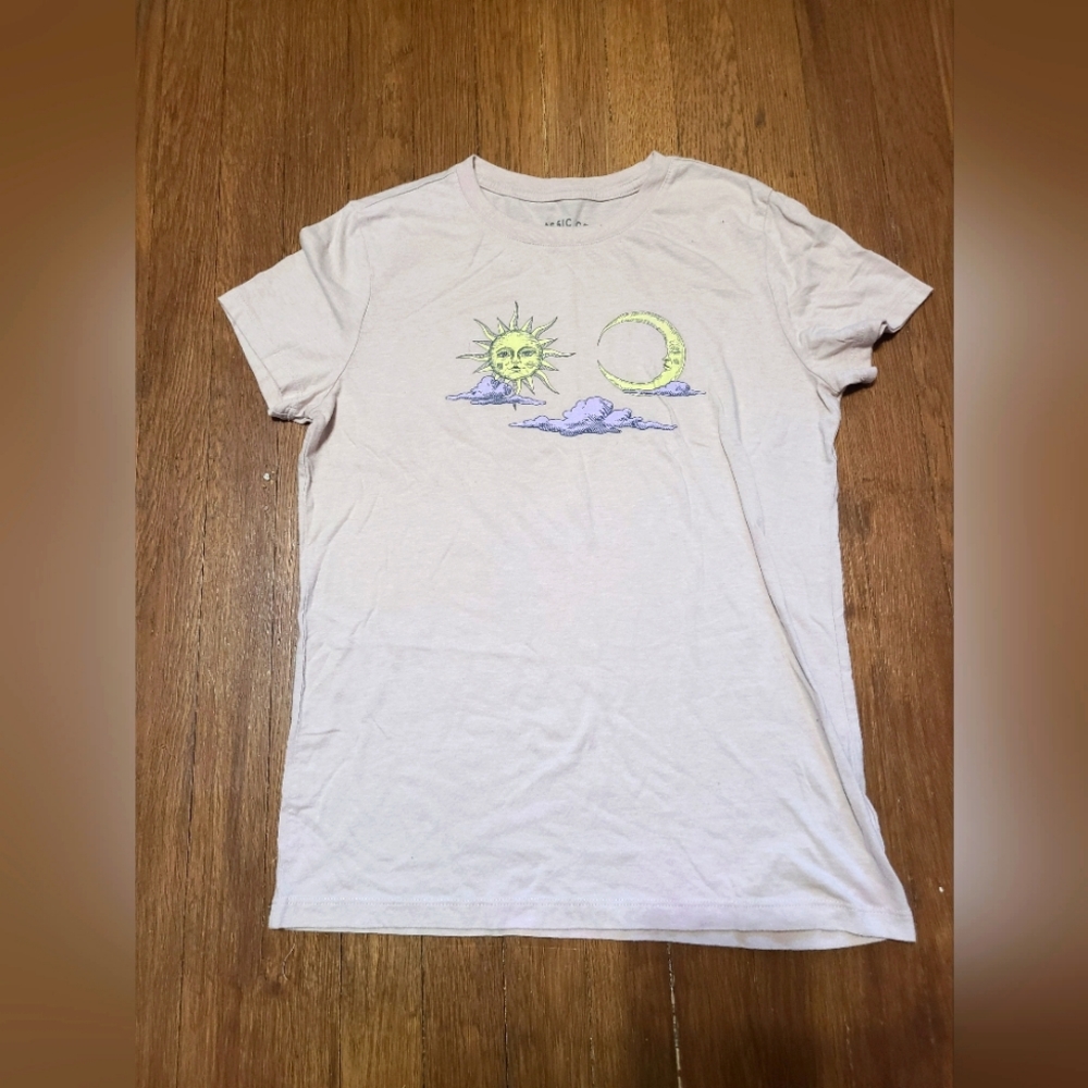 Aeropostale Juniors Size L tshirt
